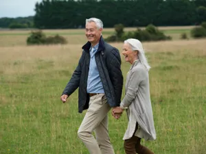 Cine sunt pensionarii care pierd 500 de lei de pe cardurile de alimentele dupa recalculare. De ce? Foto: Freepik (fotografie cu caracter ilustrativ)