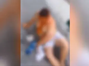 Doi turiști, bătuți crunt de paznicii unei plaje în Costinești. N-ar fi plătit șezlongurile - Foto: captură video