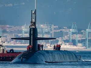 Apariție rară. Al doilea submarin nuclear al SUA a ieșit la suprafață în apele Europei - FOTO: Profimedia