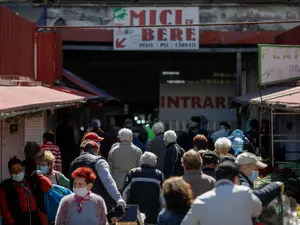 Aglomerație în Piața Obor. Sursa foto: Inquam Photos - George Călin