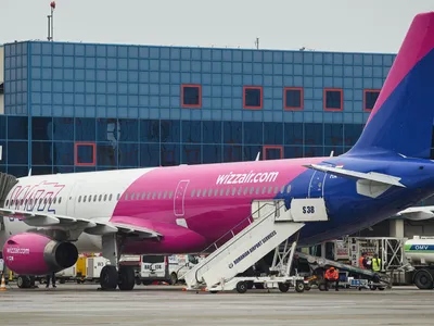 Tarom câștigă o bătălie dură cu Wizz Air și rămâne cu 36.000.000$. Pentru ce a primit banii? - Foto: Profimedia Images