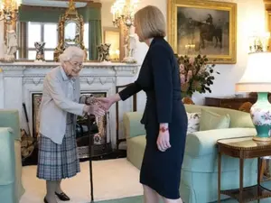 Regina Elisabeta a II-a și Liz Truss, noul premier britanic-   Foto: Twitter @RoyalFamily