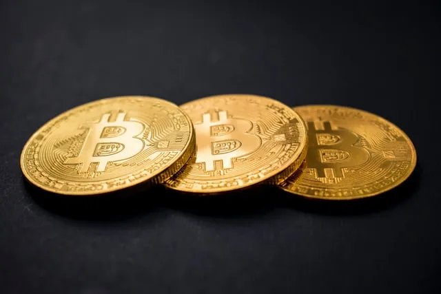 Bitcoin a atins duminică un nivel record de aproape 35.000 de dolari/FOTO: unsplash.com