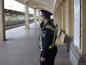 Gestul impresionant al unui polițist, după ce a găsit întâmplător o borsetă cu bani într-un cărucior Foto: IPJ Iași