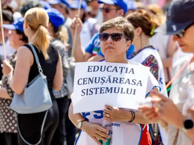 Cât trebuie să fie salariul unui profesor debutant - Foto: INQUAM PHOTOS/Casian Mitu