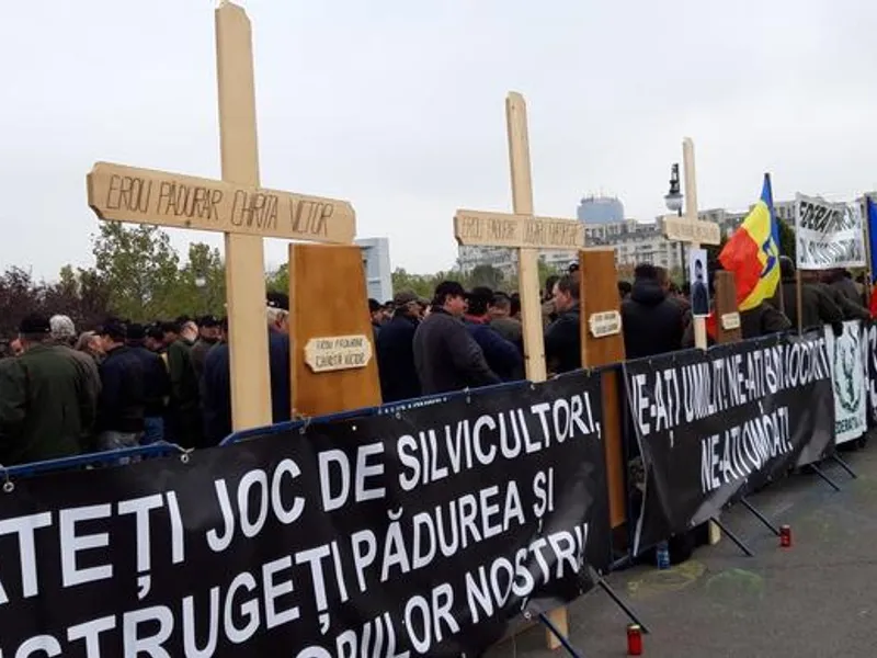 Protest al pădurarilor în Piața Victoriei/FOTO: hotnews.ro