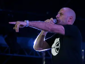 Anti-vaxxer convins: Akhenaton, un cunoscut rapper din Franţa, internat la ATI cu COVID. / Foto: stirileprotv.ro