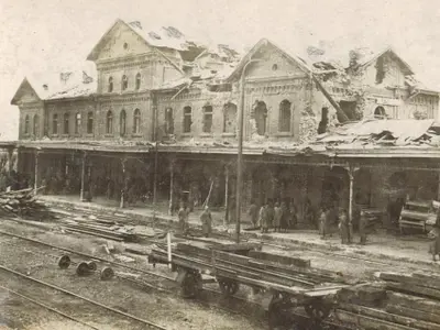 917, august 5. Mărășești. Gara din oraș bombardată de inamic  ANR, SJAN Mehedinți, Colecția de Documente Fotografice, fotografia 4-1