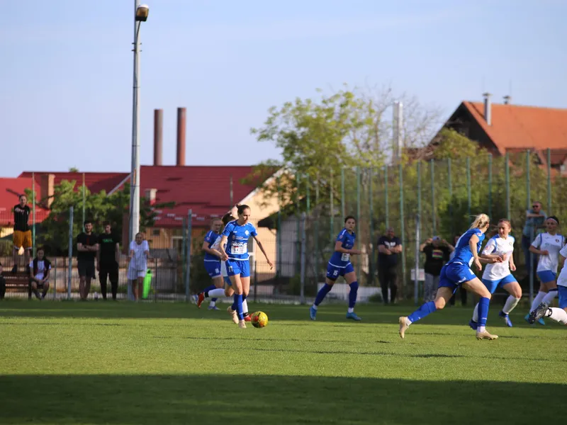 Echipa de fotbal feminin Navobi Iaşi, ciuca bătăilor pe banii ieșenilor/FOTO: ziaruldeiasi.ro