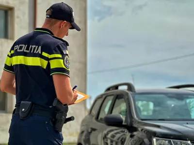 Escroc ”infiltrat” printre polițiști. Mergea la razii, audia martori și dădea sfaturi. Are 8 clase - Foto: Facebook/ Poliția Capitalei (rol ilustrativ)