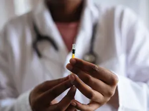 Vaccinul îi ține pe oameni departe de spitale, potrivit unui studiu. FOTO: Pexels.com