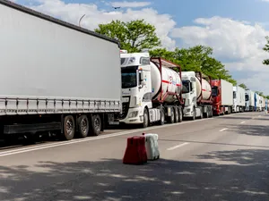 Coadă de TIR-uri la vamă, imagine cu caracter ilustrativ - Foto: INQUAM Photos/ Casian Mitu