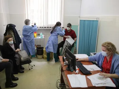 30 de companii private au început sau urmează să înceapă vaccinarea anti-COVID. Foto Inquam Photos/Octav Ganea