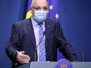 Raed Arafat: Este important ca elevii și profesorii să poarte mască. Școlile trebuie deschise / gov.ro