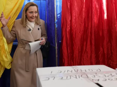 Elena Lasconi, după închiderea urnelor: ”Scorul este foarte strâns. Fiecare vot contează” - Foto: INQUAM PHOTOS/ Octav Ganea