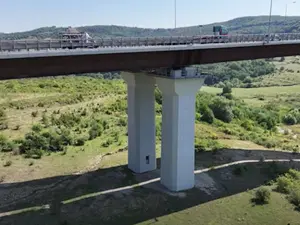 Cel mai înalt viaduct de autostradă din România are fisuri la nici 10 ani de la inaugurare Foto: captură video youtube