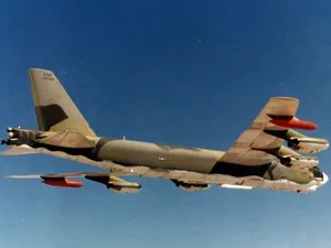 Bombardierul american B-52 N