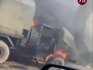 Elicoptere și camioane militare rusești, distruse de forțele ucrainene pe Aeroportul Herson. / Foto: captură ecran