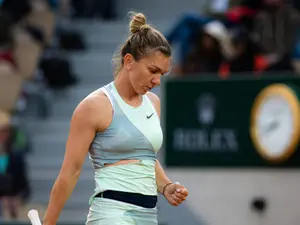 Simona Halep, eliminată în turul doi de la Roland Garros de Qinwen Zheng. / Foto: playsport.ro