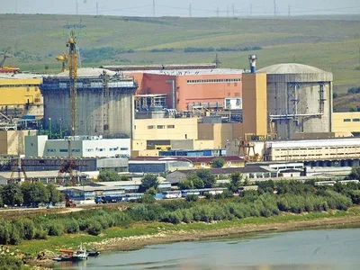 AVERTISMENT IGNORAT  Acordul dintre Nuclearelectrica  și CGN, pentru reactoarele  de la Cernavodă, a fost criticat  de mai mulți lideri ai opoziției  și de secretarul de stat american  al Energiei, Rick Perry