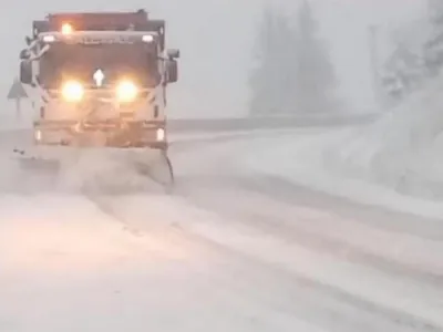 Atenție, șoferi! Se circulă în condiții de iarnă în mai multe județe. Vezi drumurile afectate - Foto: captură video