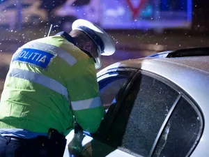 Șofer oprit în trafic de poliție Foto: INQUAM PHOTOS/Bogdan Ioan Buda