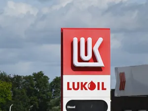 Lukoil nu mai livrează petrol Ungariei după ce Ucraina a înăsprit sancţiunile Foto: Profimedia Images