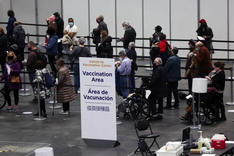 Vaccinarea anti-COVID-19, obligatorie pentru toţi angajaţii publici din New York. / Foto: nbcnews.com