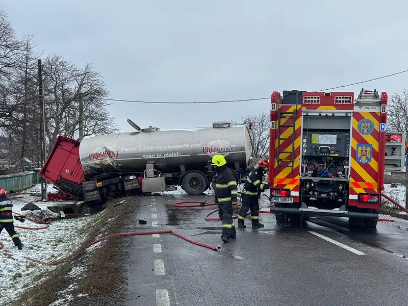 Sfârşit tragic pentru o familie cu un copil pe Drumul Morţii E 85 după ce au intrat într-un TIR Foto: ISU Suceava