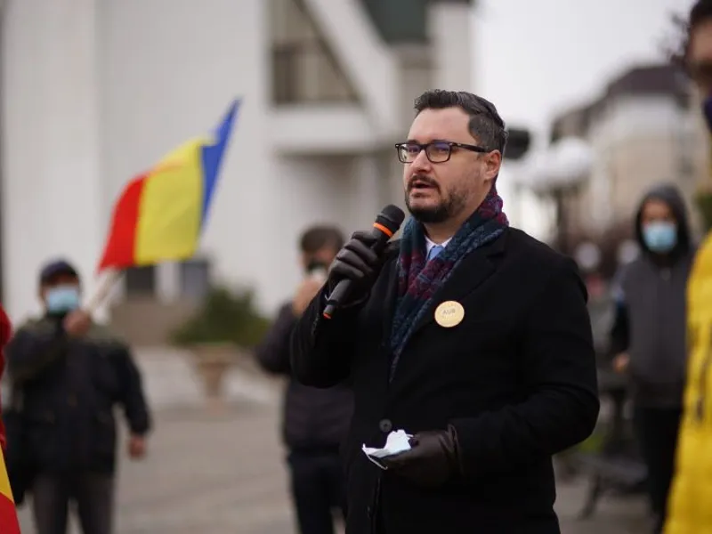 Deputat AUR care militează împotriva COVID se apără în Parlament invocând că are COVID. Foto Facebook