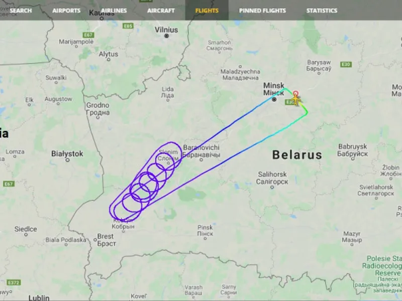 Un avion din Belarus s-a învârtit 3 ore în aer, pentru că nu a fost primit în spațiul UE. Foto Flightradar