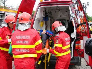 VIDEO O femeie, care traversa printr-un loc nepermis, a fost lovit de camion. A decedat la spital