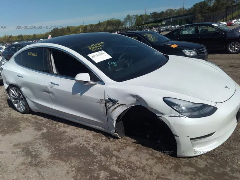 Tesla dă vina pe șoferi pentru probleme de fabricație: sar roțile, se rup planetarele - Foto: reuters.com