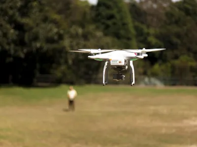 Un candidat din România vrea să urmărească oamenii cu drone ca să prevină mita electorală: „Ordine!” - Foto: Profimedia Images/ Imagine cu caracter ilustrativ