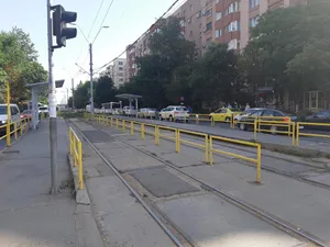 Stația tramvaiului 41 de la Lujerului, goală, după ce sâmbătă circulația tramvaiului a fost suspendată până la toamnă. Foto: Newsweek România/Flavia Drăgan