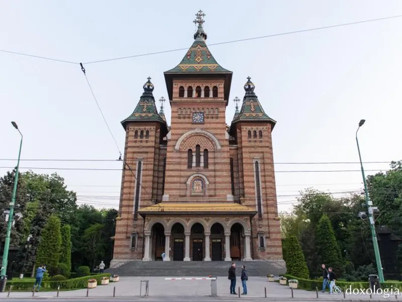 Crucile de pe Catedrala ortodoxă din Timișoara lipsesc din anunțul făcut de Ministerul  Sănătății. Foto Doxologia.ro