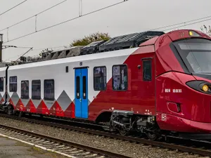 Noul tren inaugurat ieri a fost din funcțiuni din motive tehnice. Trebuia să plece spre Brașov Facebook/ Ramele electrice Alstom Coradia Stream în România