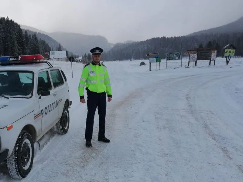 Mașina de poliție din imagine a găsit un drum mai liber/FOTO: facebook.com