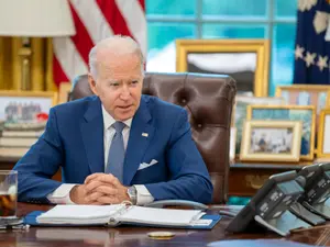 Joe Biden caută o modalitate de a limita vânzarea puştilor de asalt către populație/FOTO: Facebook/JoeBiden