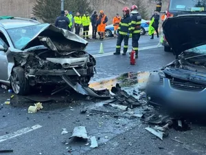 Accident grav spre Azuga, pe DN1. Două vehicule s-au ciocnit, traficul este blocat - Foto: ISU Prahova