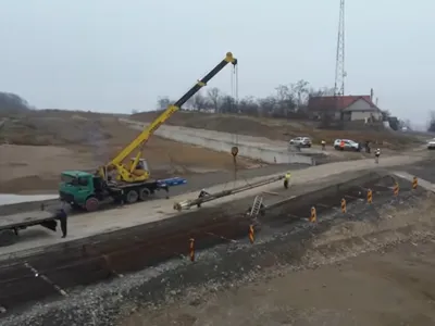 Au repornit lucrările pe lotul din Autostrada Transilvania început de Bechtel acum 20 ani - Foto: captură video