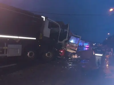 Accident cu doi morți după ce un TIR din Bulgaria a lovit unul din Turcia la Mehadia Foto: ordinea.ro