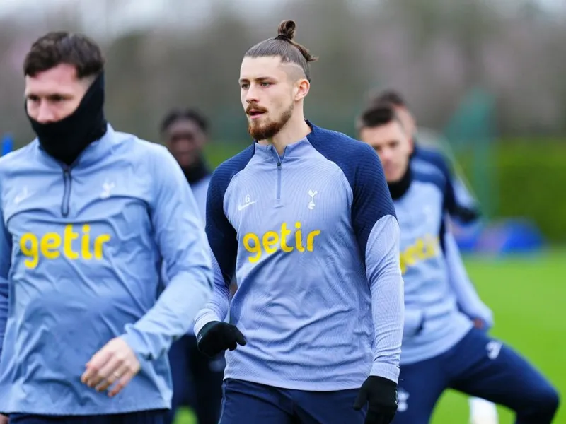 De ce are Radu Drăguşin şanse mari să fie titularizat la Tottenham Hotspur - Foto: Profimedia Images