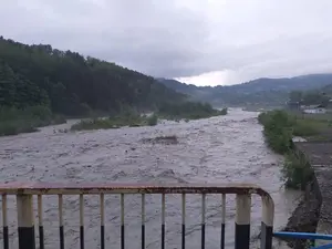 49 de localităţi din 18 judeţe, afectate de viituri. Două persoane, luate de ape/FOTO: Facebook/IGSU