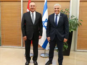 ministrul turc al afacerilor externe, Mevlut Cavusoglu și prim-ministrul israelian Yair Lapid- Foto: FACEBOOK