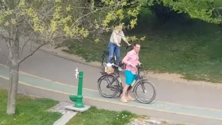 Robert Ngeoiță și iubita sa, la plimbare în parc, când parcurile erau închise. Captură video