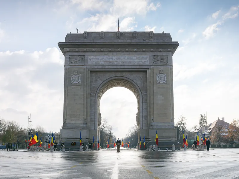 În urmă cu un an, ceremoniile s-au desfășurat doar cu președintele Klaus Iohannis. FOTO: Presidency.ro