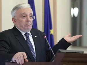 VIDEO Isărescu, după creșterea prețurilor. „E criză. Să ne calmăm. Să bem un ceai de tei”