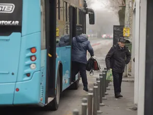 Cine are acces gratuit în tramvaie și autobuze? Aceste persoane pot urca și cu câinii - INQUAM Photos / George Călin