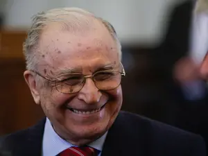 Ion Iliescu, la 93 de ani, le stă la dispoziție tinerilor pentru sfaturi - Foto: INQUAM Photos/ George Călin